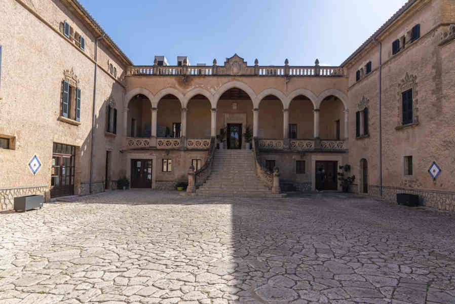 Mallorca - Andratx 06 - Ayuntamiento.jpg